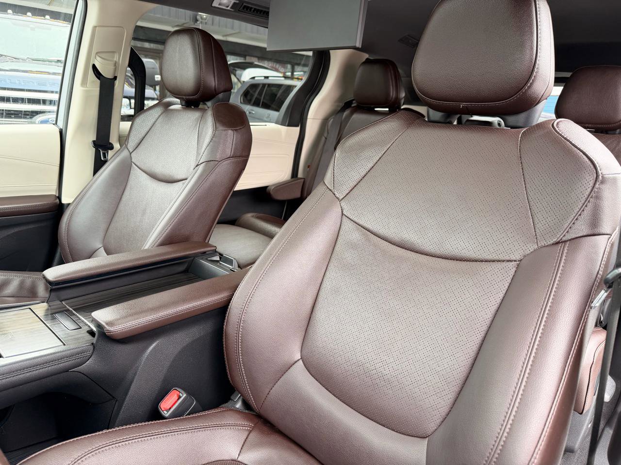 Used 2022 Toyota Sienna Platinum image 17