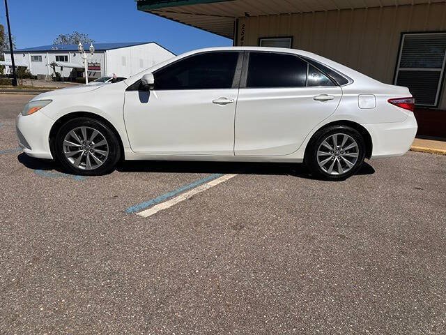 Used 2016 Toyota Camry XLE FWD image 3