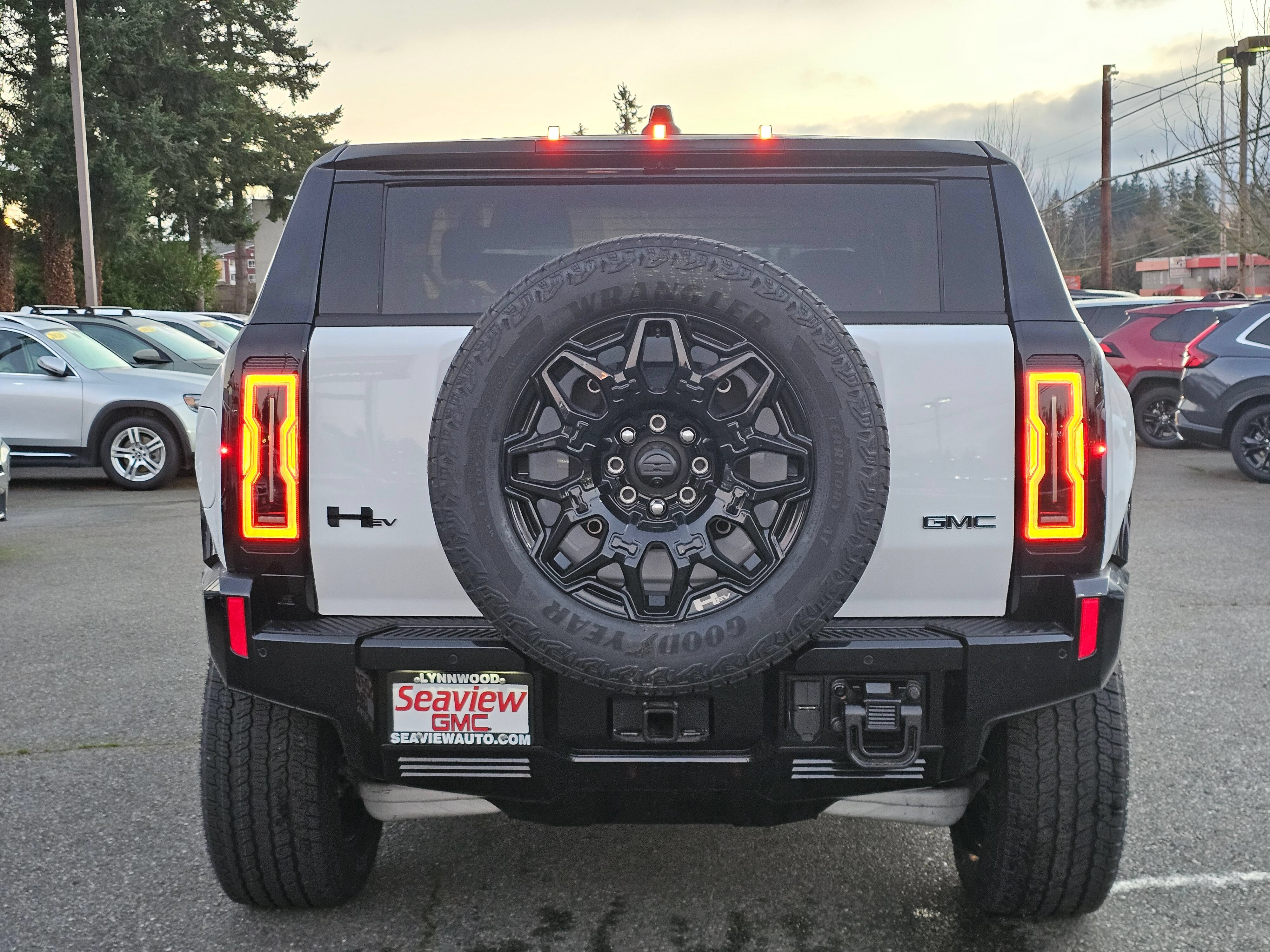 New 2026 GMC Hummer EV SUV w/ LPO, Dark Essentials Package AWD/4WD image 6