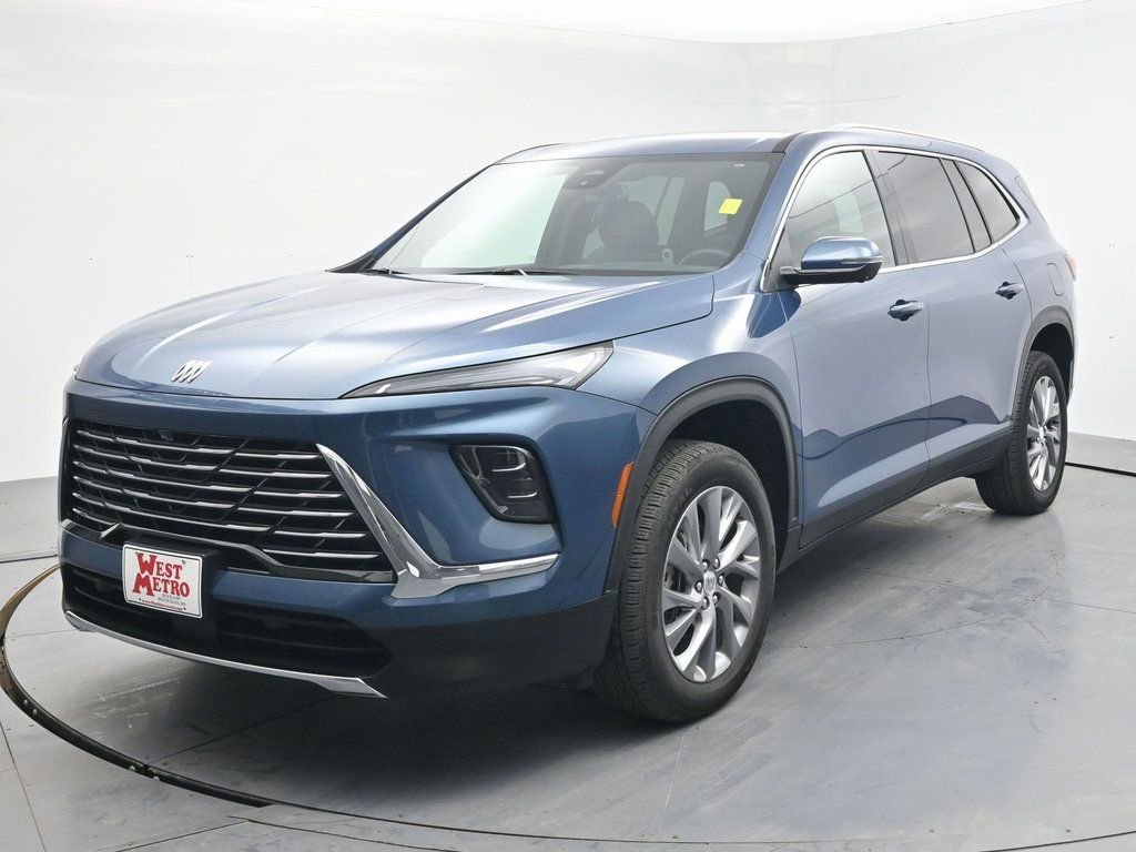 Used 2025 Buick Enclave Preferred AWD/4WD image 1