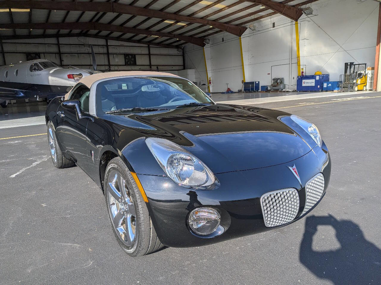 Used 2007 Pontiac Solstice Convertible w/ Premium Package image 2