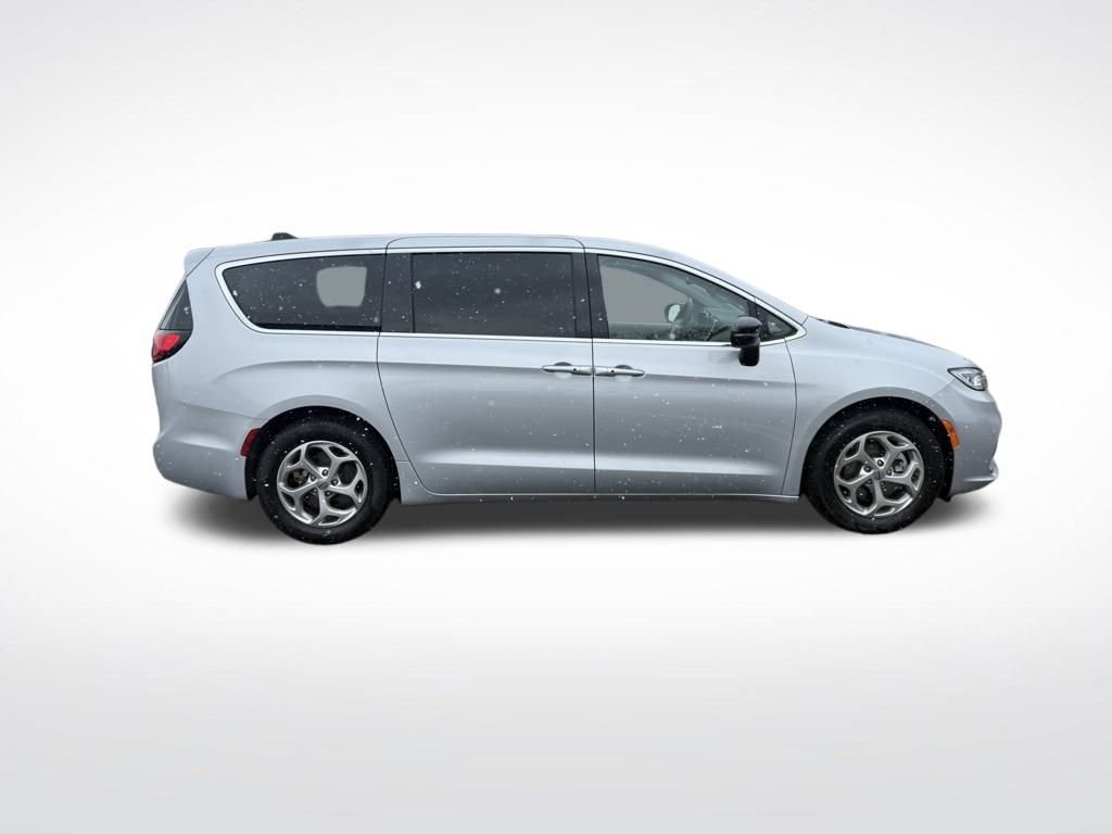 Used 2024 Chrysler Pacifica Limited image 8