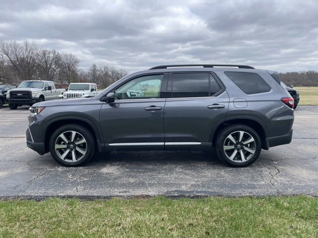 Used 2025 Honda Pilot Touring image 13