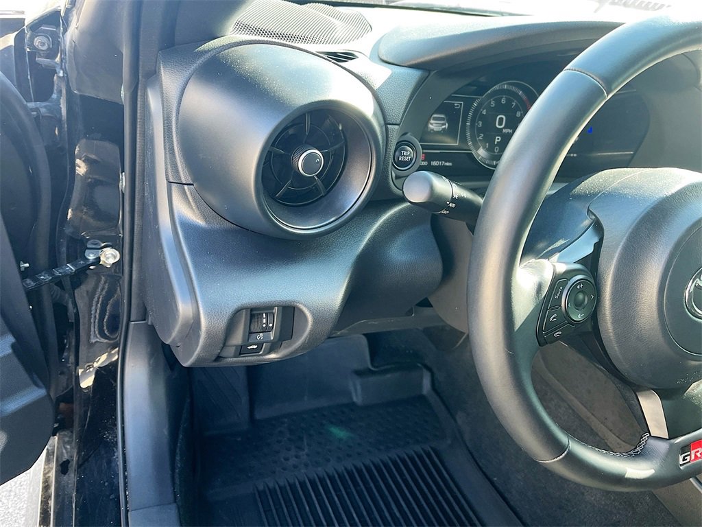 Used 2024 Toyota GR86 Base image 10