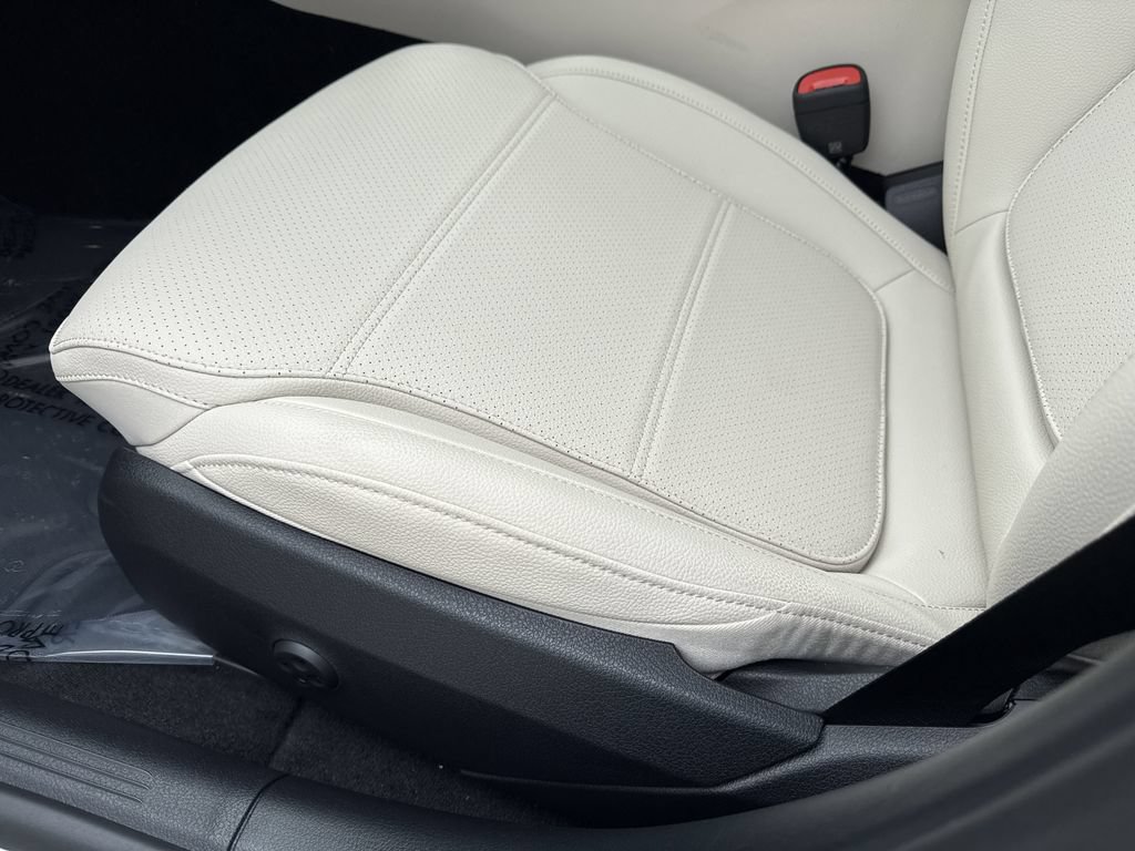 New 2025 Mercedes-Benz C 300 4MATIC Sedan image 10