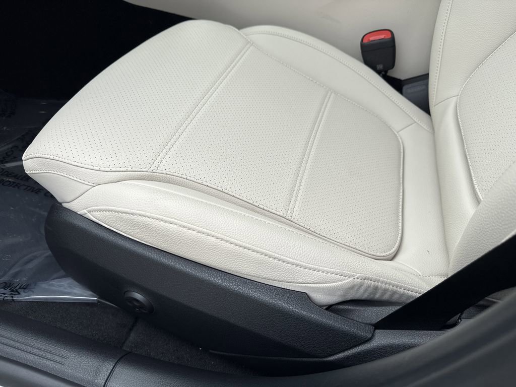 New 2025 Mercedes-Benz C 300 4MATIC Sedan image 10