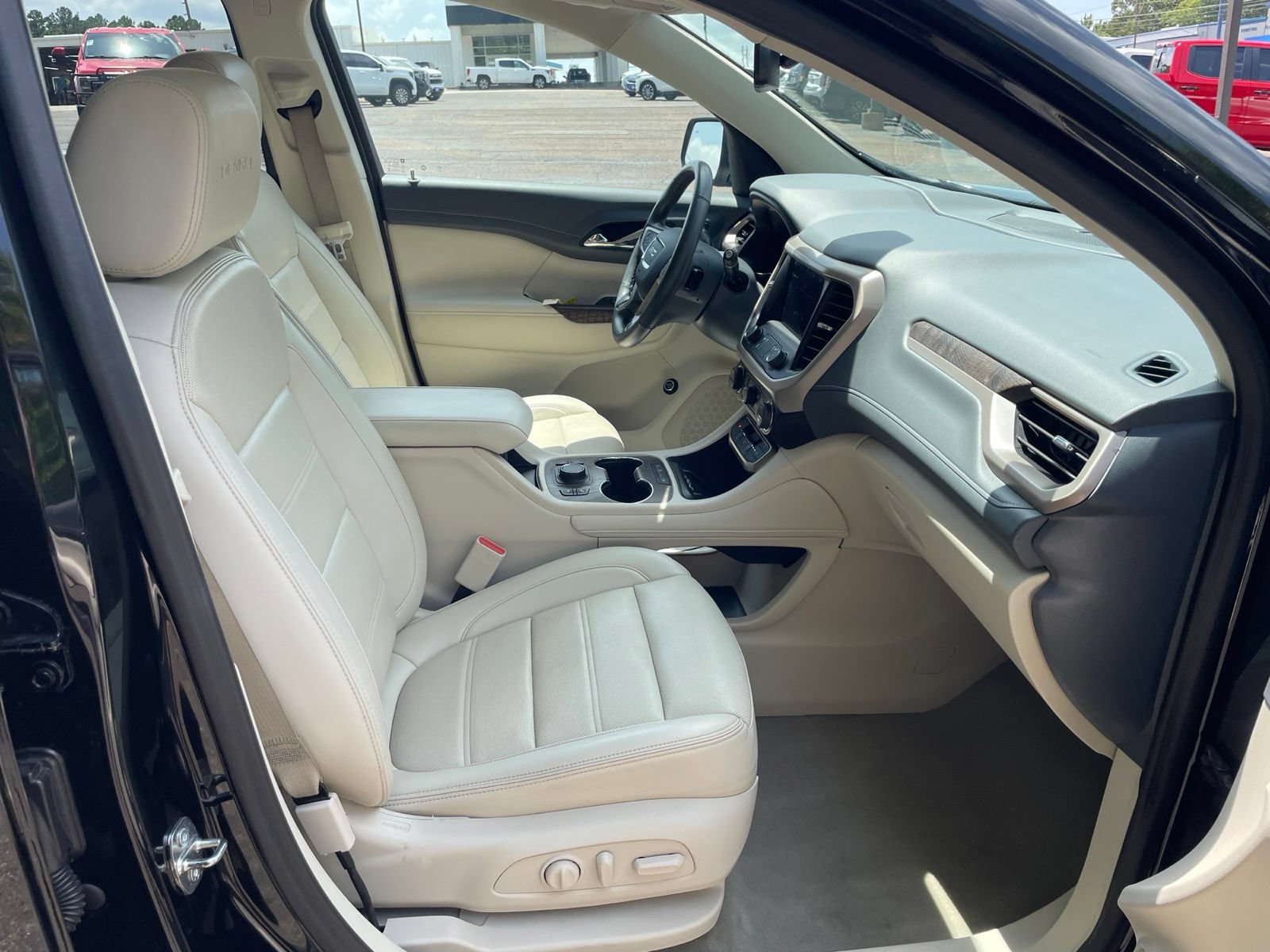 Used 2023 GMC Acadia Denali FWD image 38