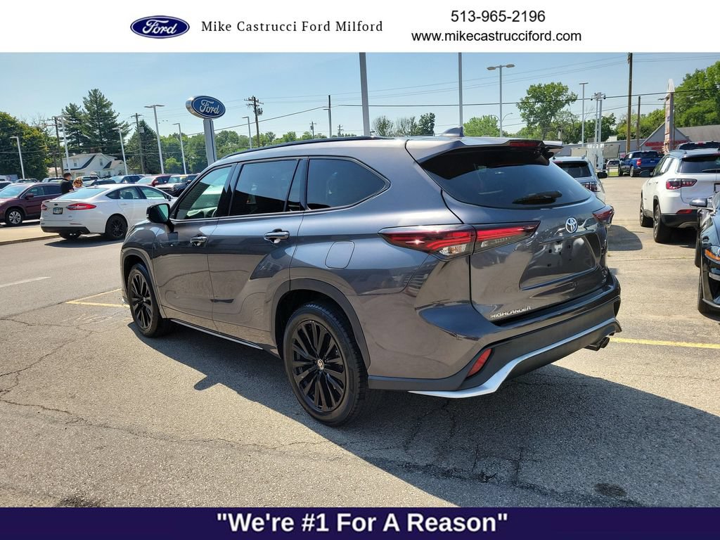 Used 2024 Toyota Highlander XSE FWD image 3
