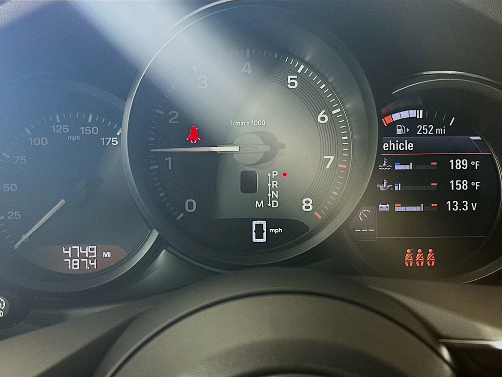 Certified 2026 Porsche Macan image 13