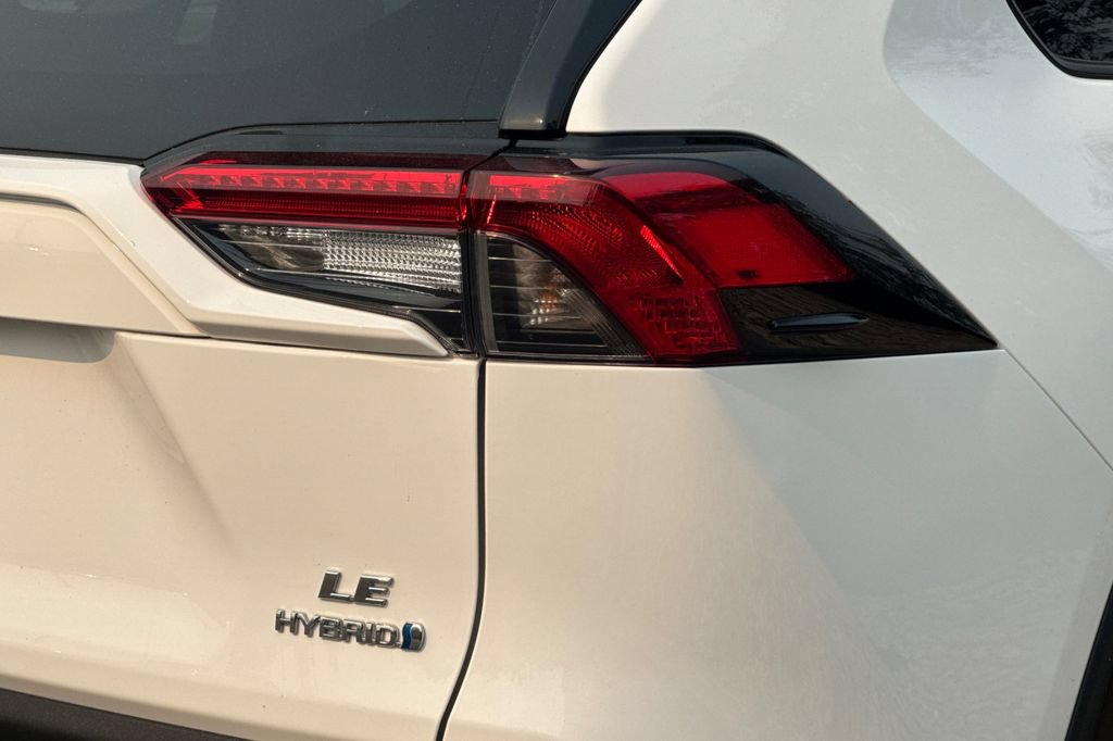 Used 2022 Toyota RAV4 LE AWD/4WD image 24