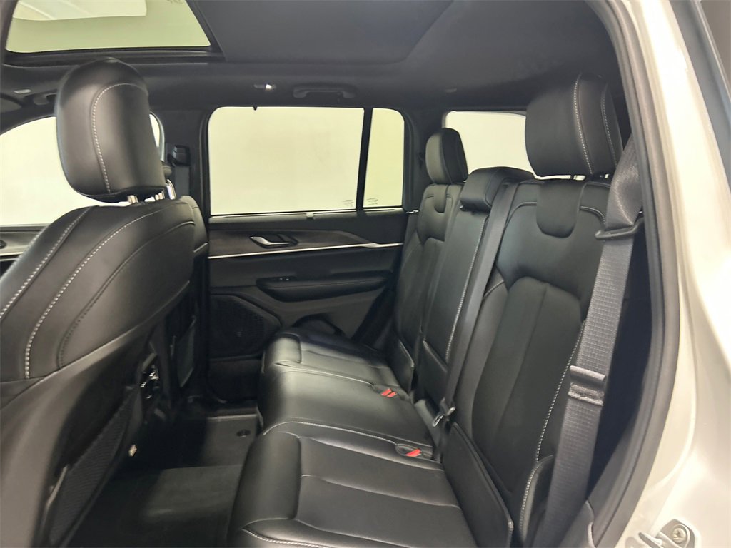 New 2025 Jeep Grand Cherokee Limited w/ Luxury Tech Group II image 29