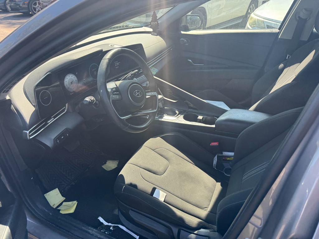 Used 2023 Hyundai Elantra SEL w/ Convenience Package image 5