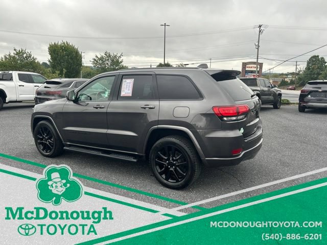 Used 2017 Jeep Grand Cherokee Altitude RWD image 2