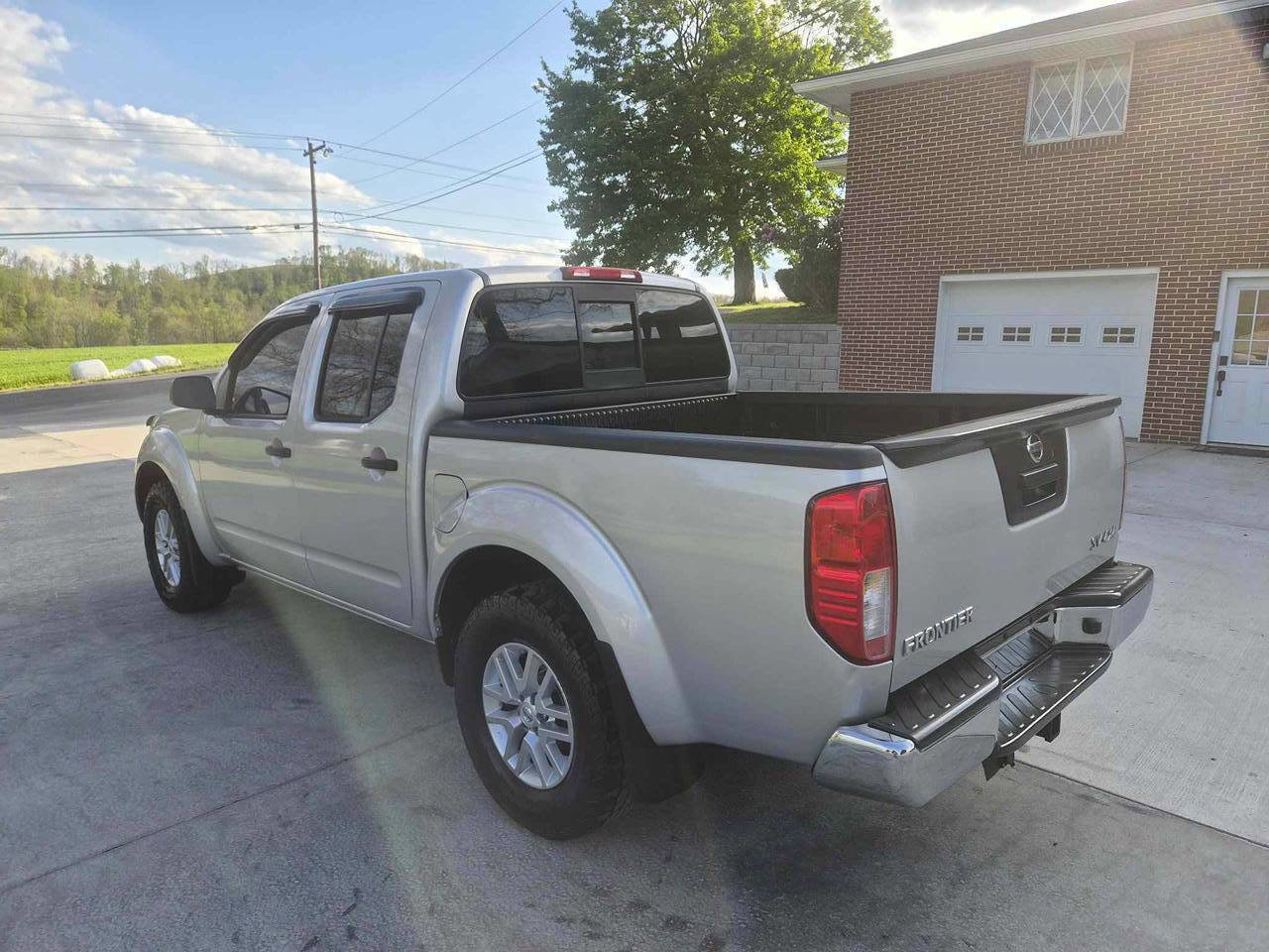 Used 2016 Nissan Frontier SV AWD/4WD image 6