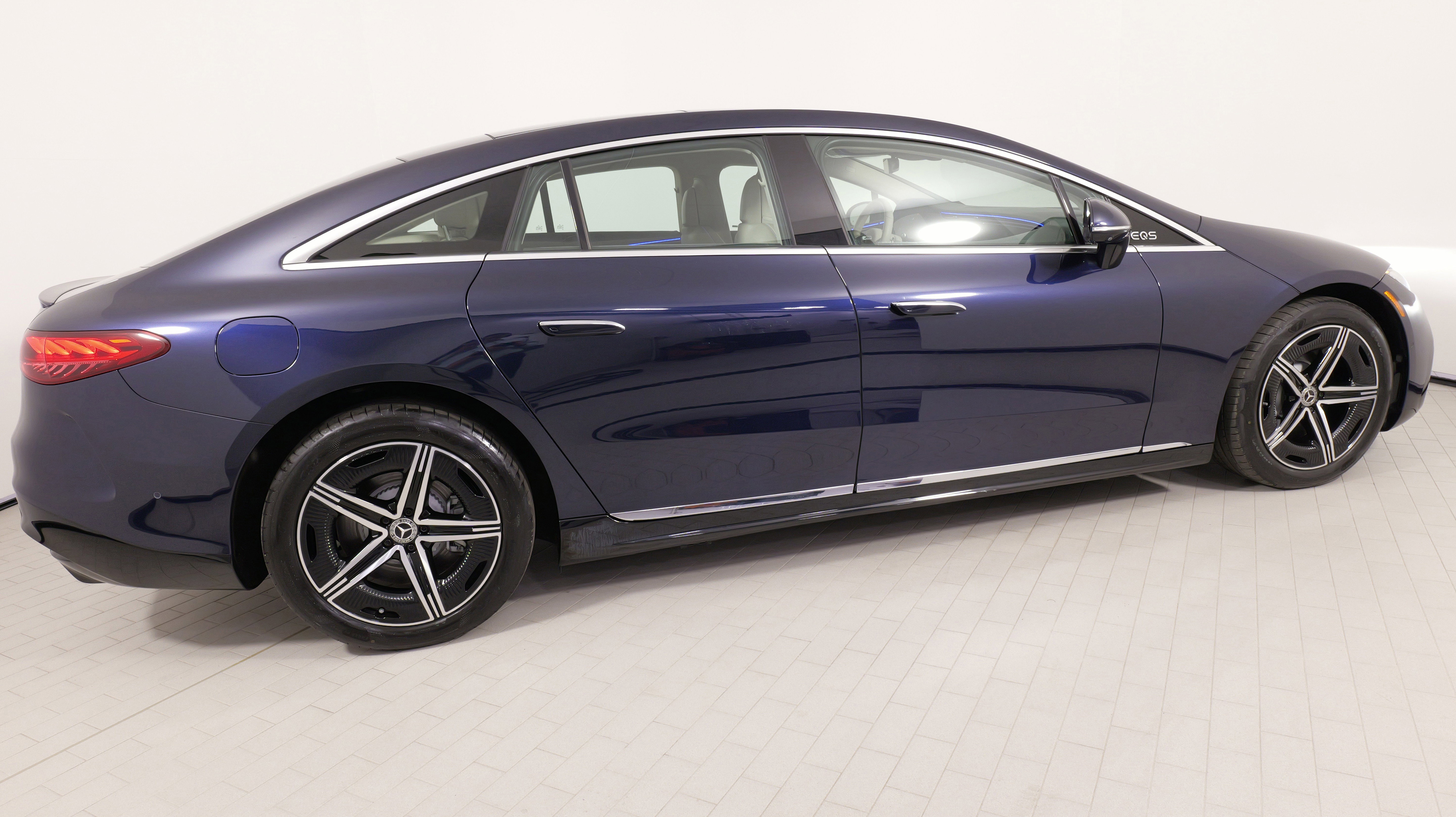 Used 2023 Mercedes-Benz EQS 580 4MATIC Sedan image 12