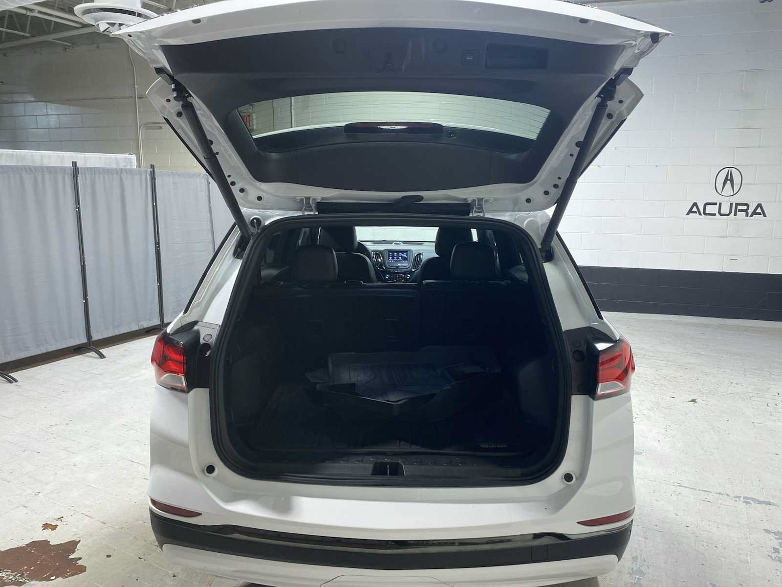 Used 2023 Chevrolet Equinox RS w/ LPO, Floor Liner Package AWD/4WD image 19