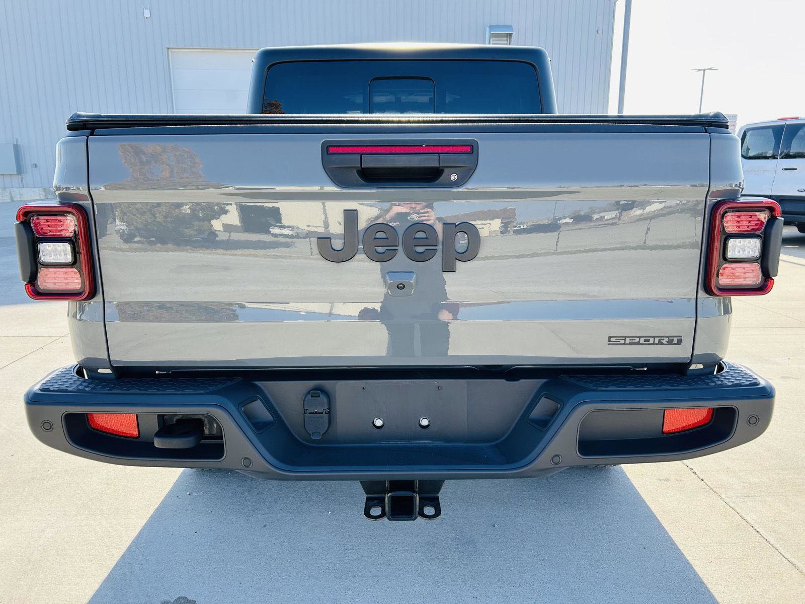 Used 2021 Jeep Gladiator Sport image 34