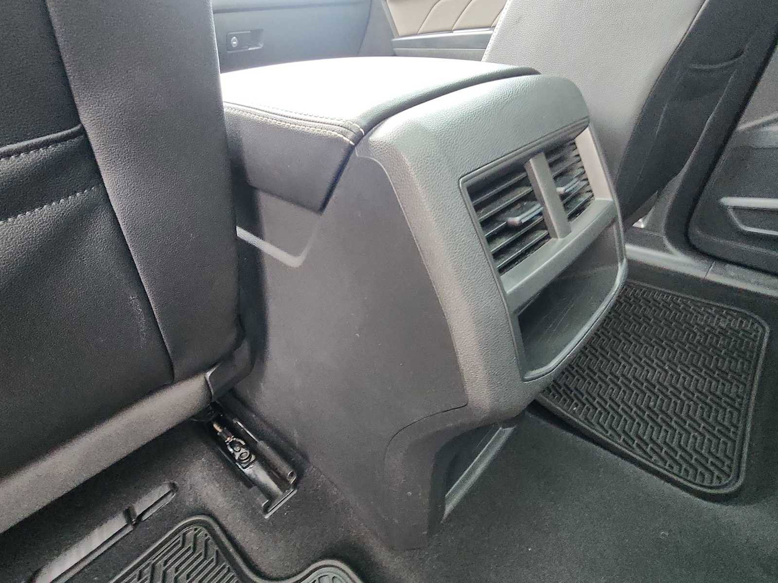 Used 2021 Volkswagen Atlas Cross Sport SE image 21