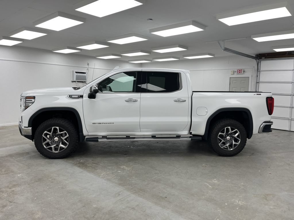 Used 2022 GMC Sierra 1500 SLT w/ SLT Premium Plus Package AWD/4WD image 2