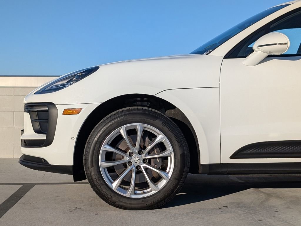 Certified 2022 Porsche Macan image 8