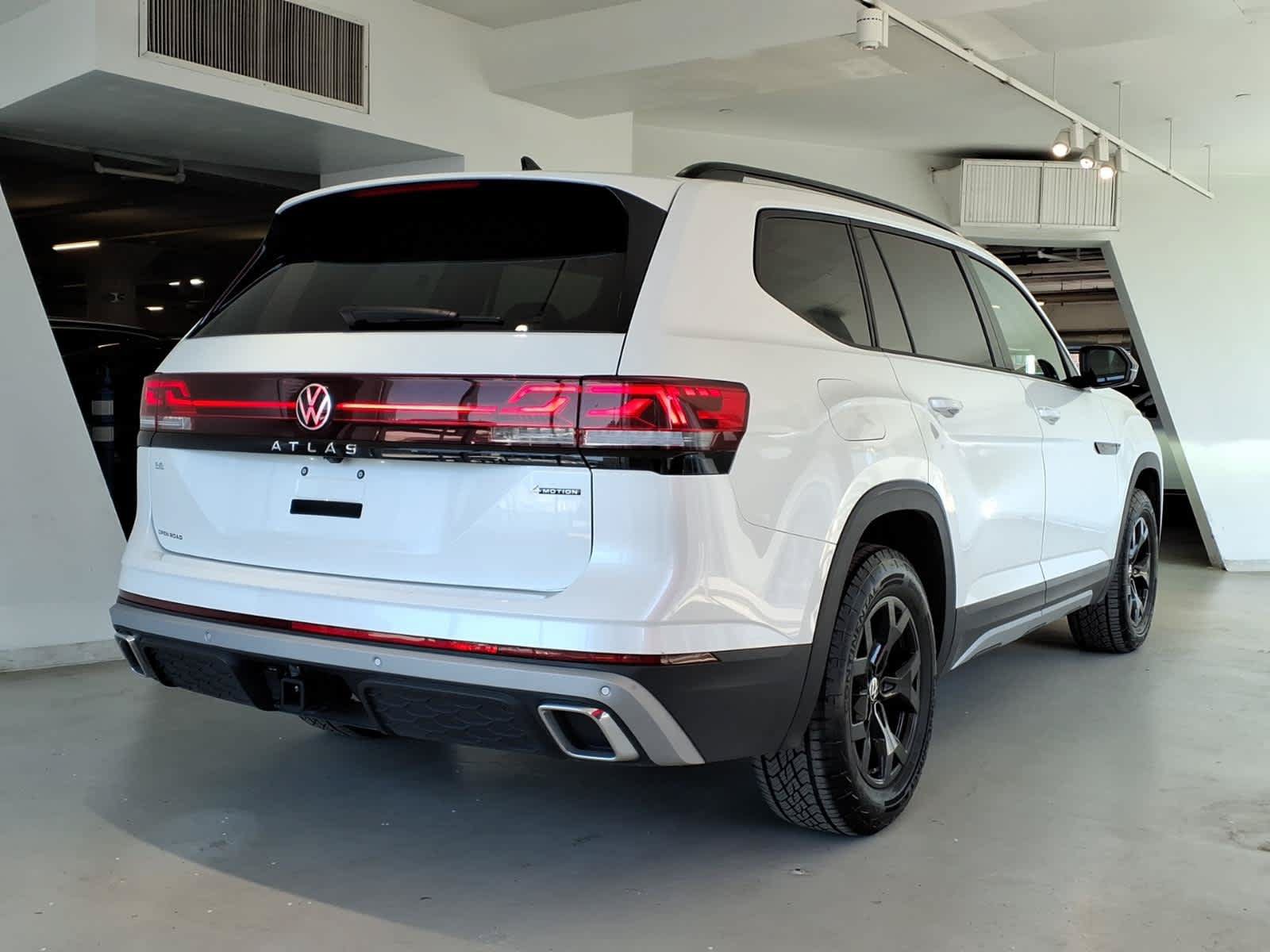 Used 2026 Volkswagen Atlas Peak Edition AWD/4WD image 4