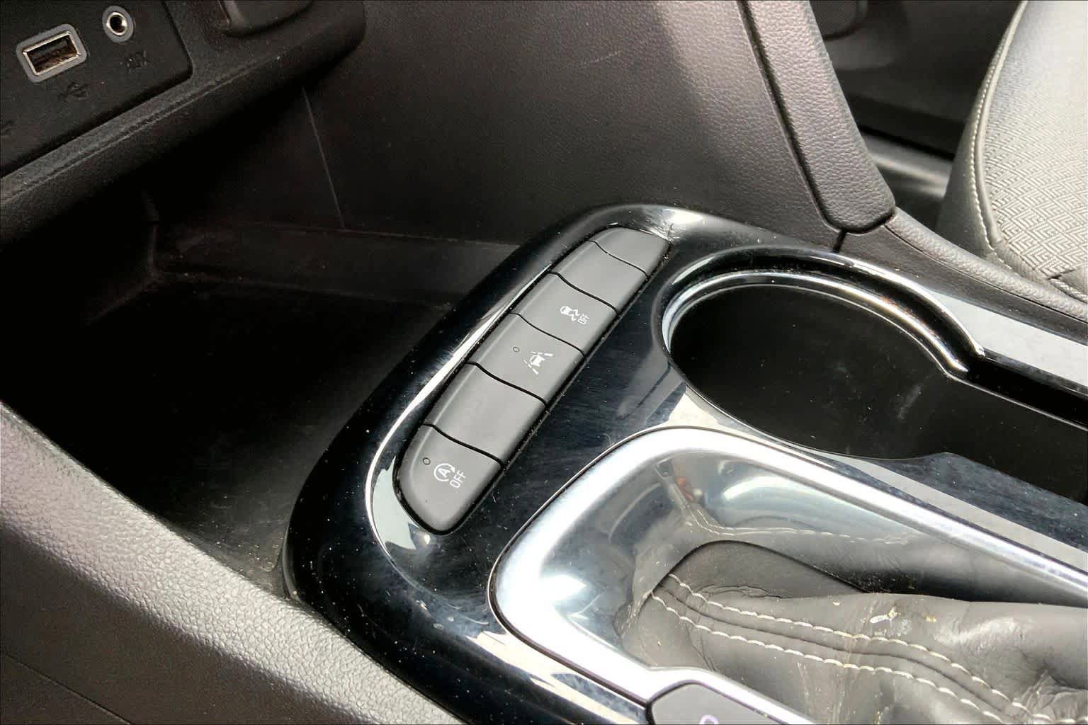 Used 2022 Buick Encore GX Select w/ Sport Touring Package FWD image 34