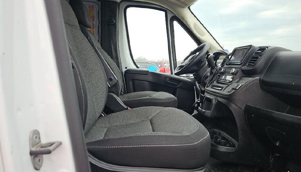 Used 2023 RAM ProMaster 2500 FWD image 2