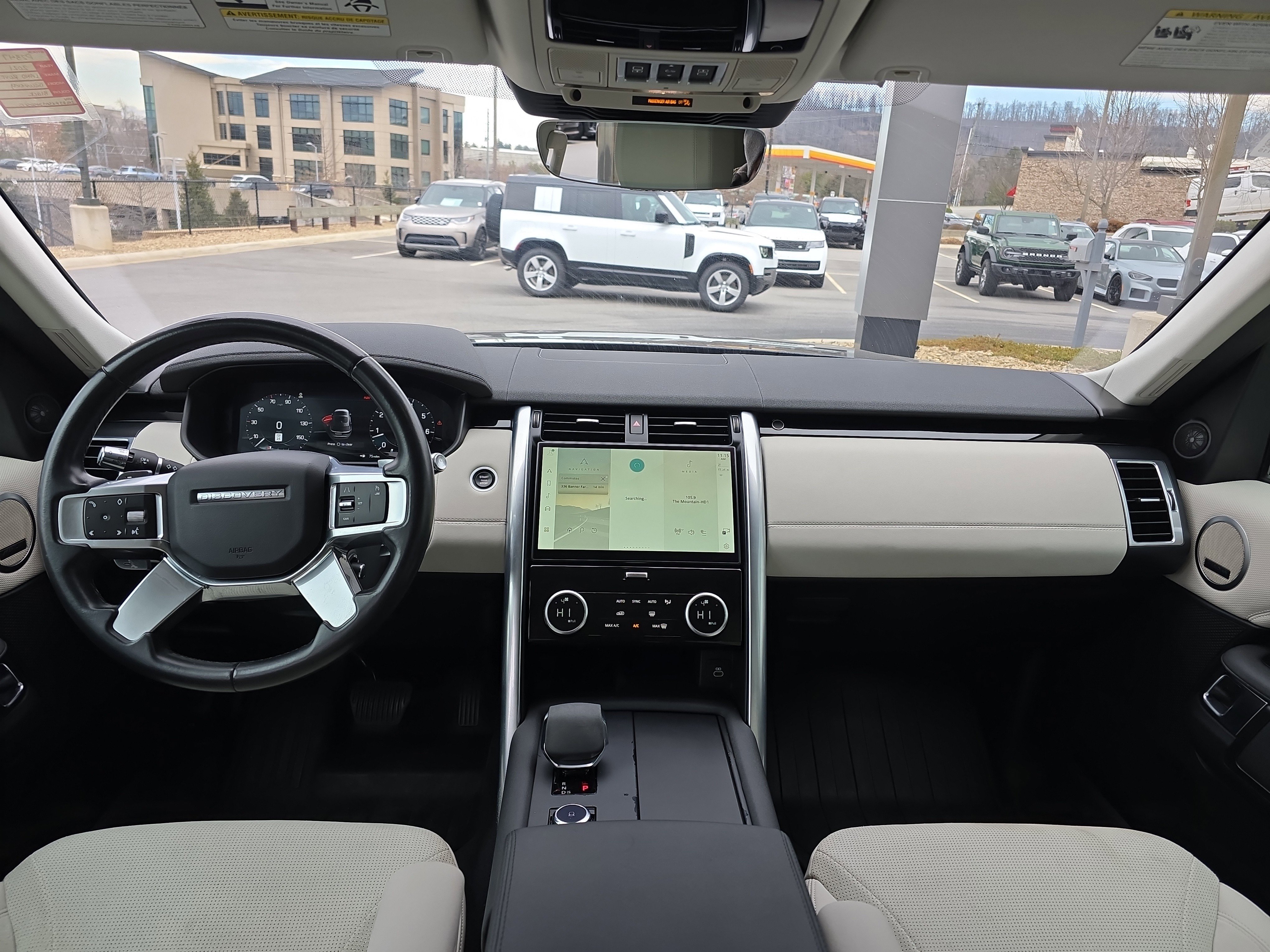 Used 2021 Land Rover Discovery S image 17