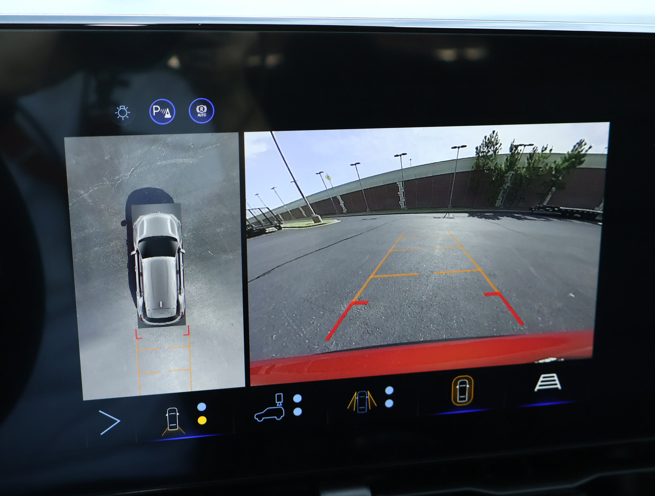 New 2027 Chevrolet Equinox RS w/ Safety and Technology Package FWD image 5