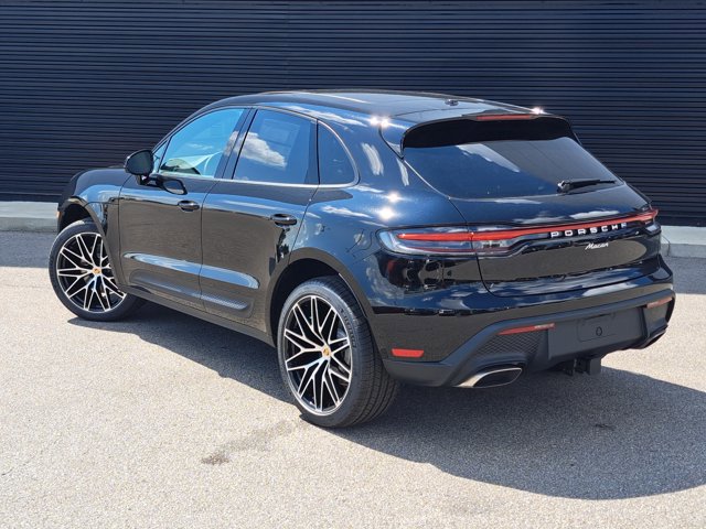 Used 2026 Porsche Macan AWD/4WD image 3