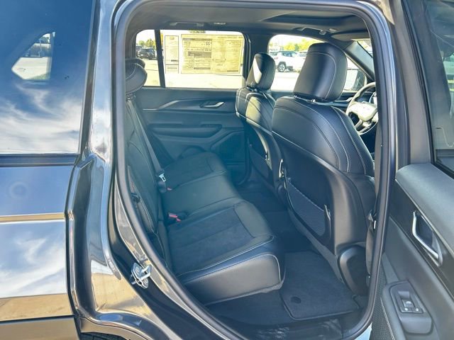 New 2025 Jeep Grand Cherokee Altitude image 27