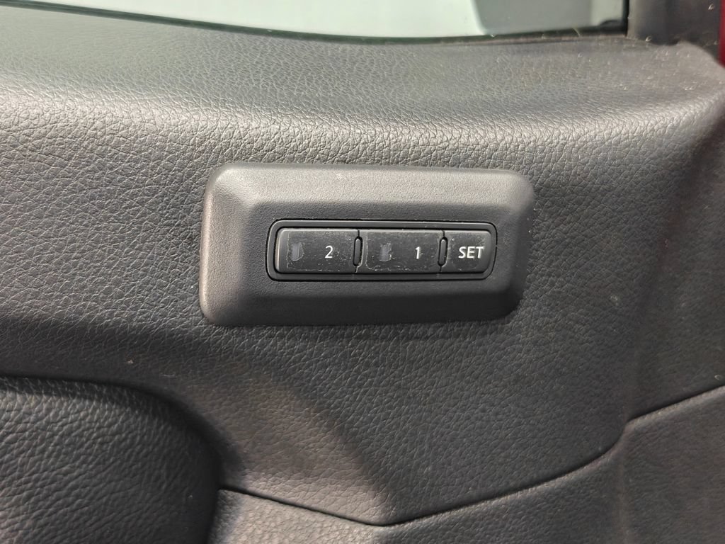 Used 2018 Nissan Titan PRO-4X w/ Pro-4x Convenience Package AWD/4WD image 52