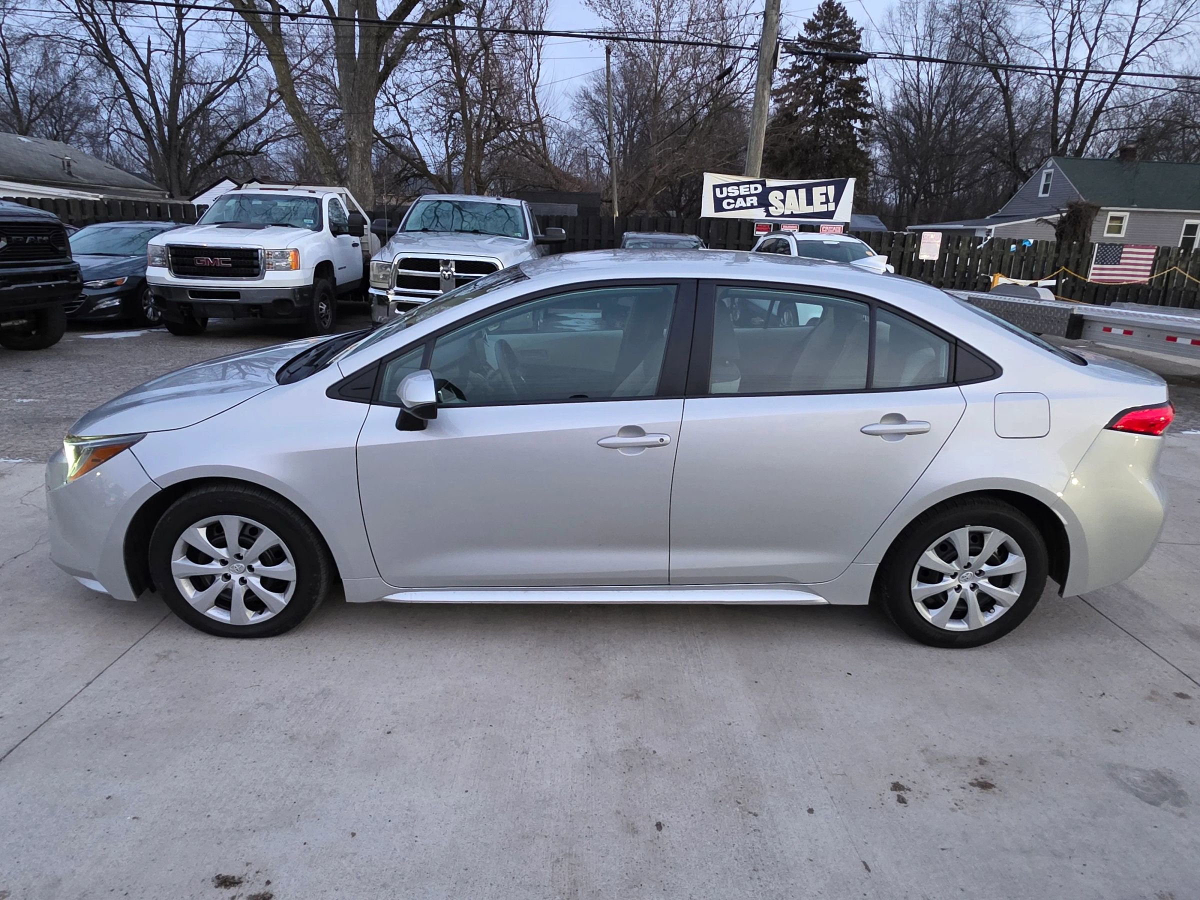 Used 2023 Toyota Corolla LE image 6