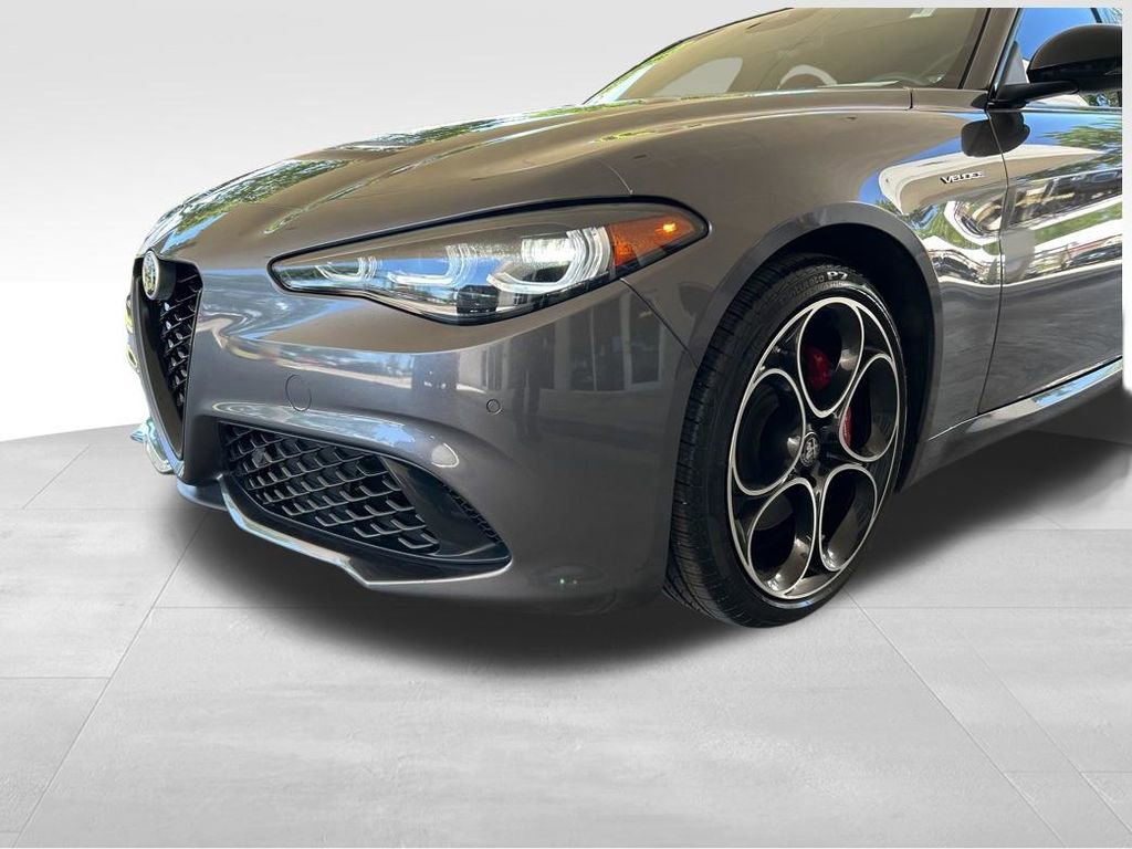Used 2024 Alfa Romeo Giulia Veloce AWD/4WD image 14