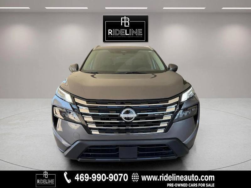 Used 2025 Nissan Rogue SV w/ SV Premium Package FWD image 2