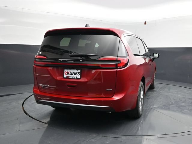 New 2027 Chrysler Pacifica Select AWD/4WD image 8