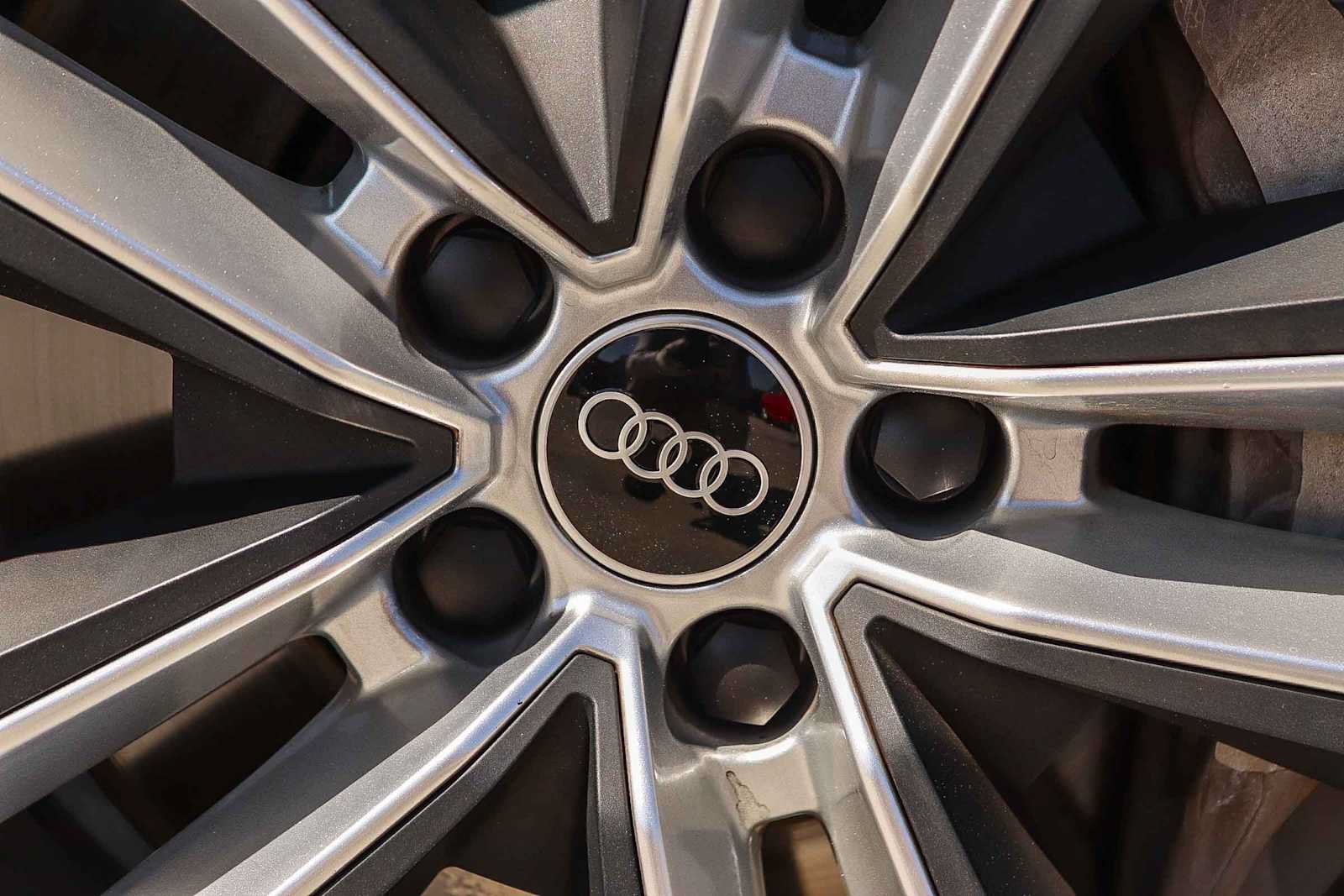 Used 2022 Audi Q7 3.0T Premium Plus w/ Premium Plus Package AWD/4WD image 15