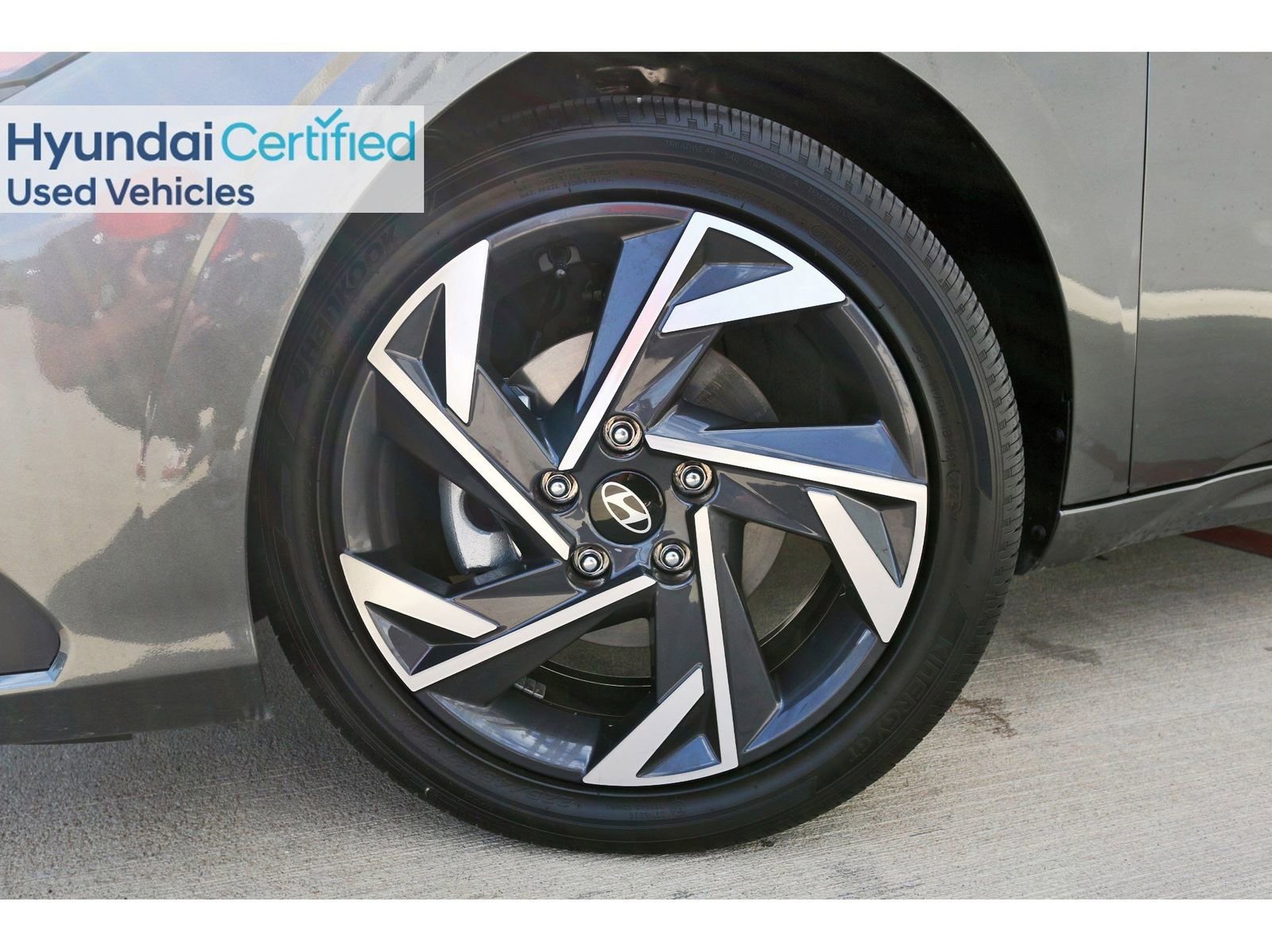 Certified 2025 Hyundai Elantra SEL image 33