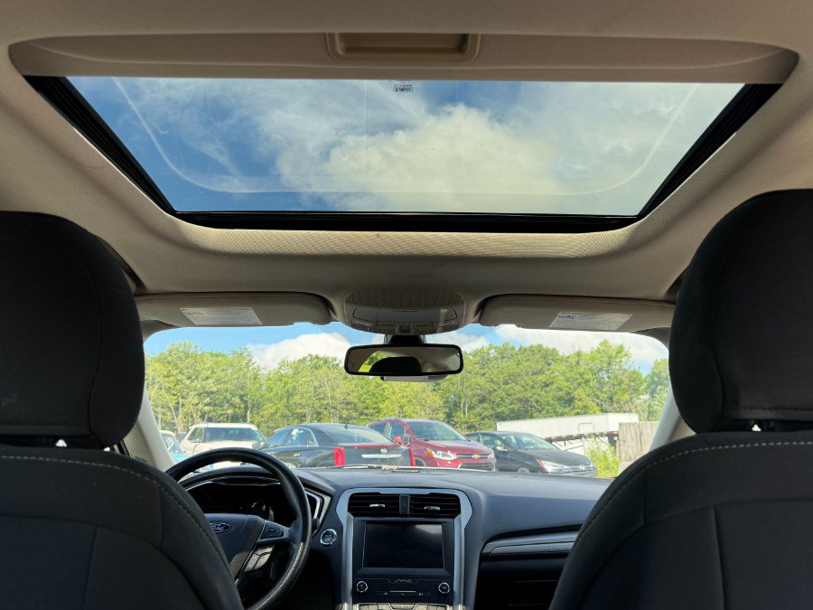 Used 2019 Ford Fusion SE FWD image 21