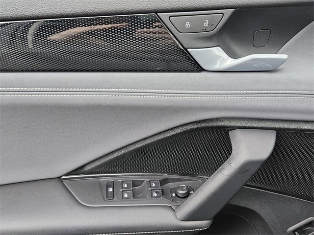 New 2026 Volkswagen Tiguan SE FWD image 29
