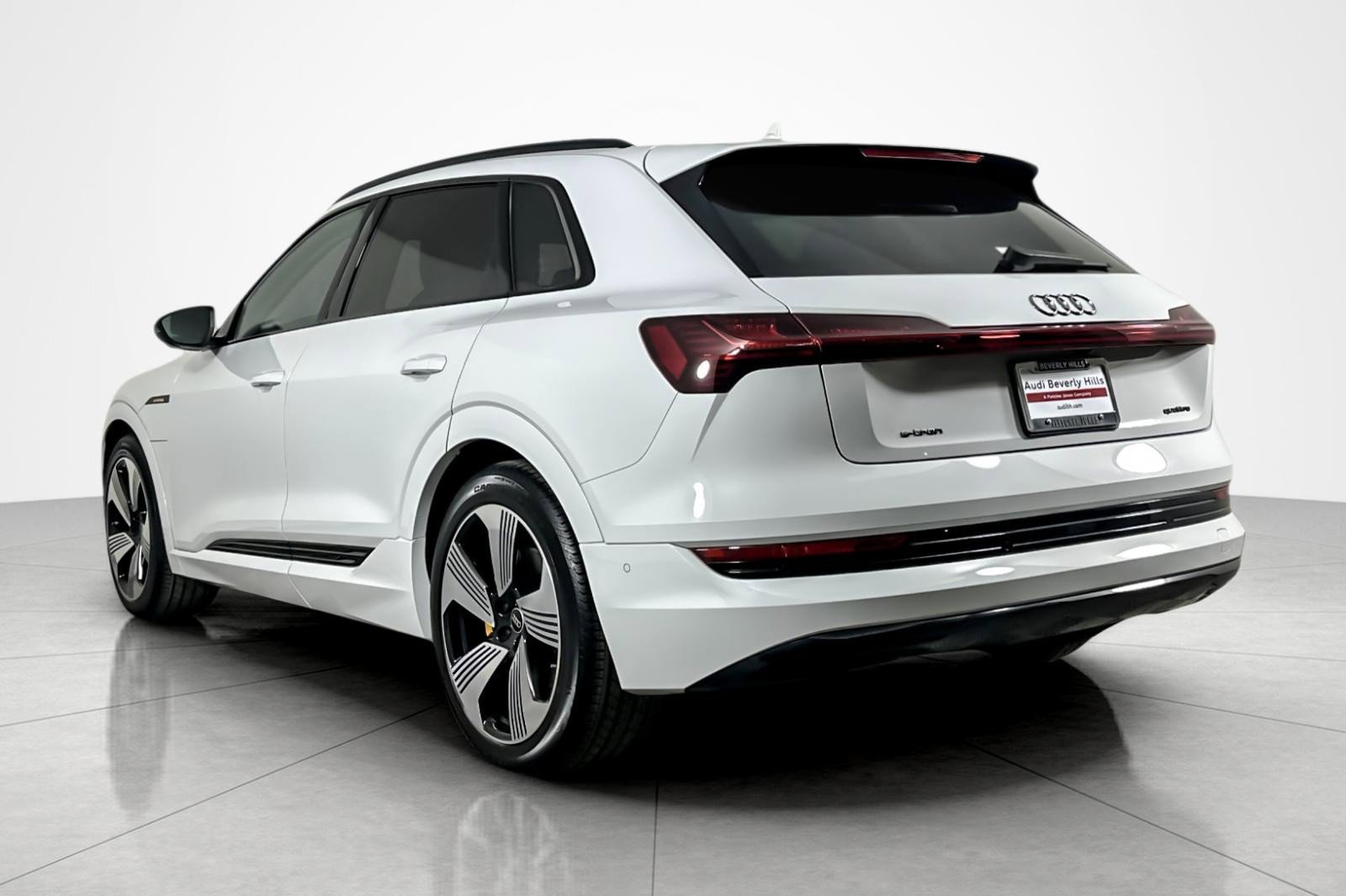 Used 2023 Audi e-tron Premium Plus w/ Premium Plus Package image 3