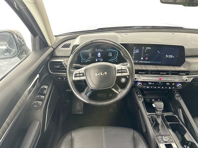 Used 2023 Kia Telluride EX w/ EX Captain's Chair Package AWD/4WD image 11
