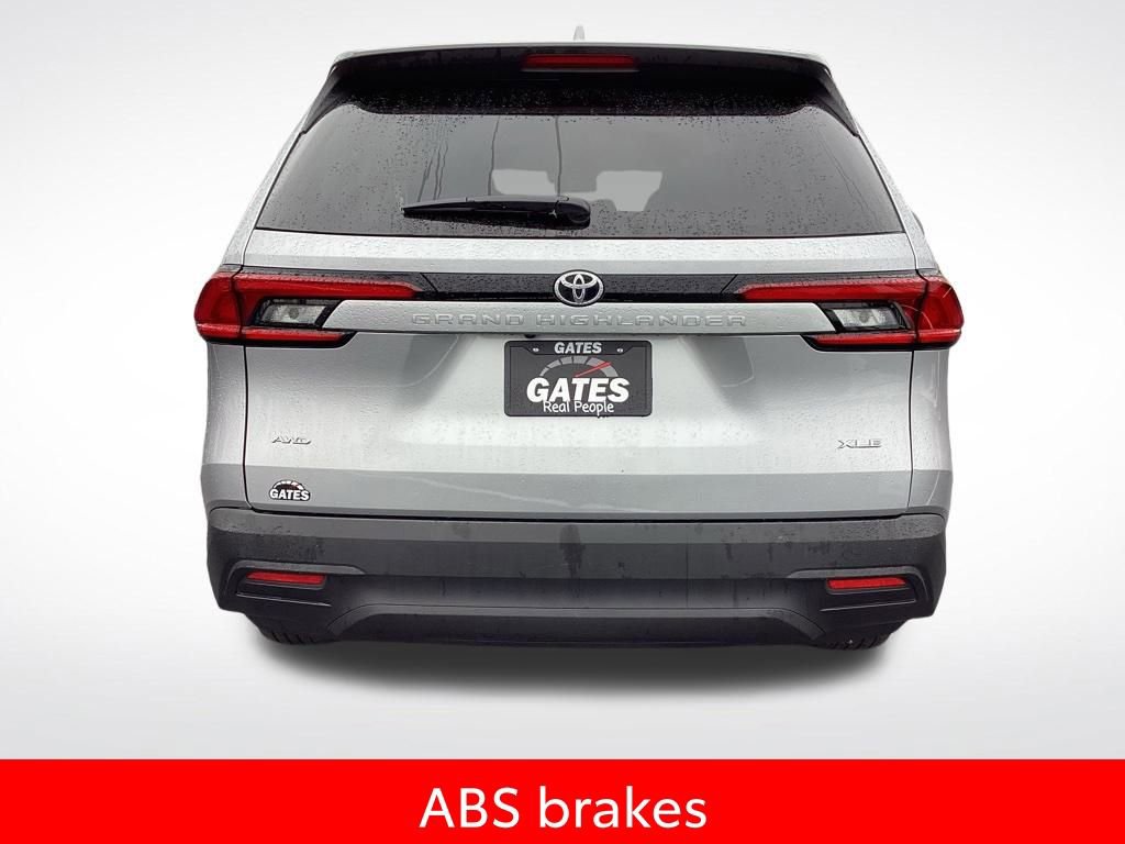Used 2025 Toyota Grand Highlander AWD image 9