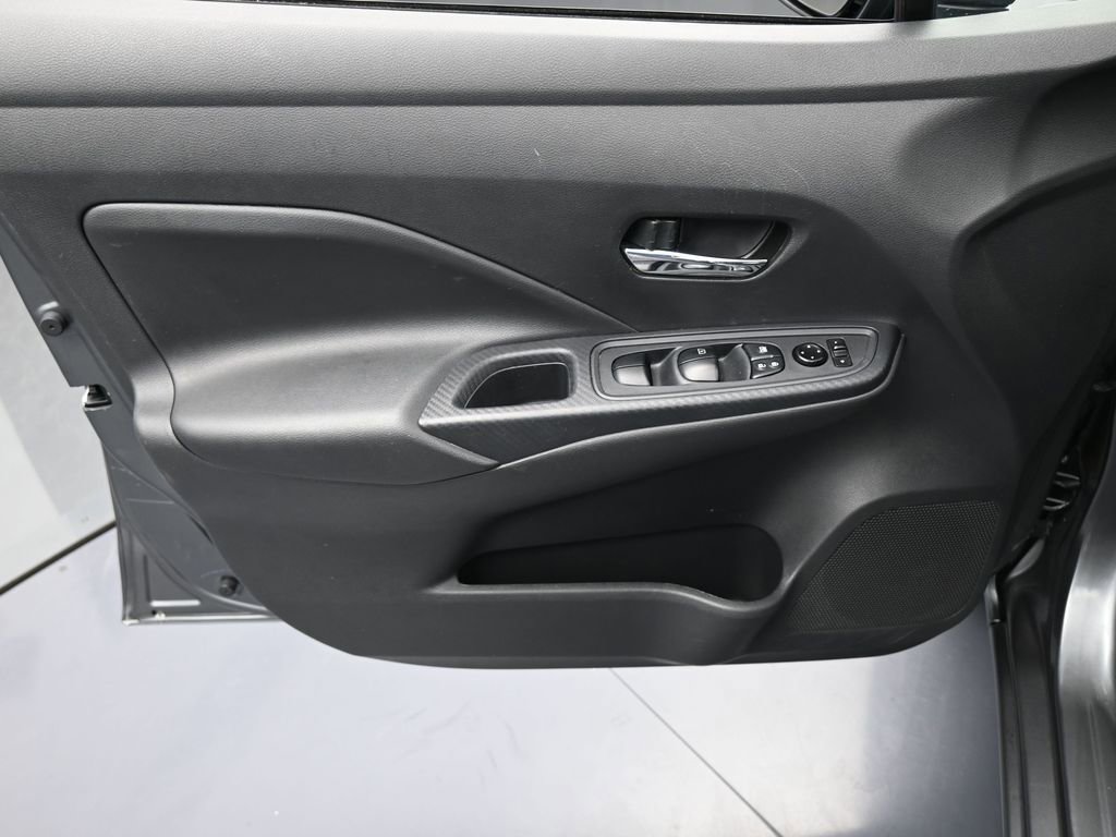 Used 2023 Nissan Versa SV image 12