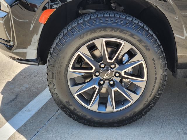 Used 2024 Chevrolet Tahoe Z71 w/ Luxury Package AWD/4WD image 17