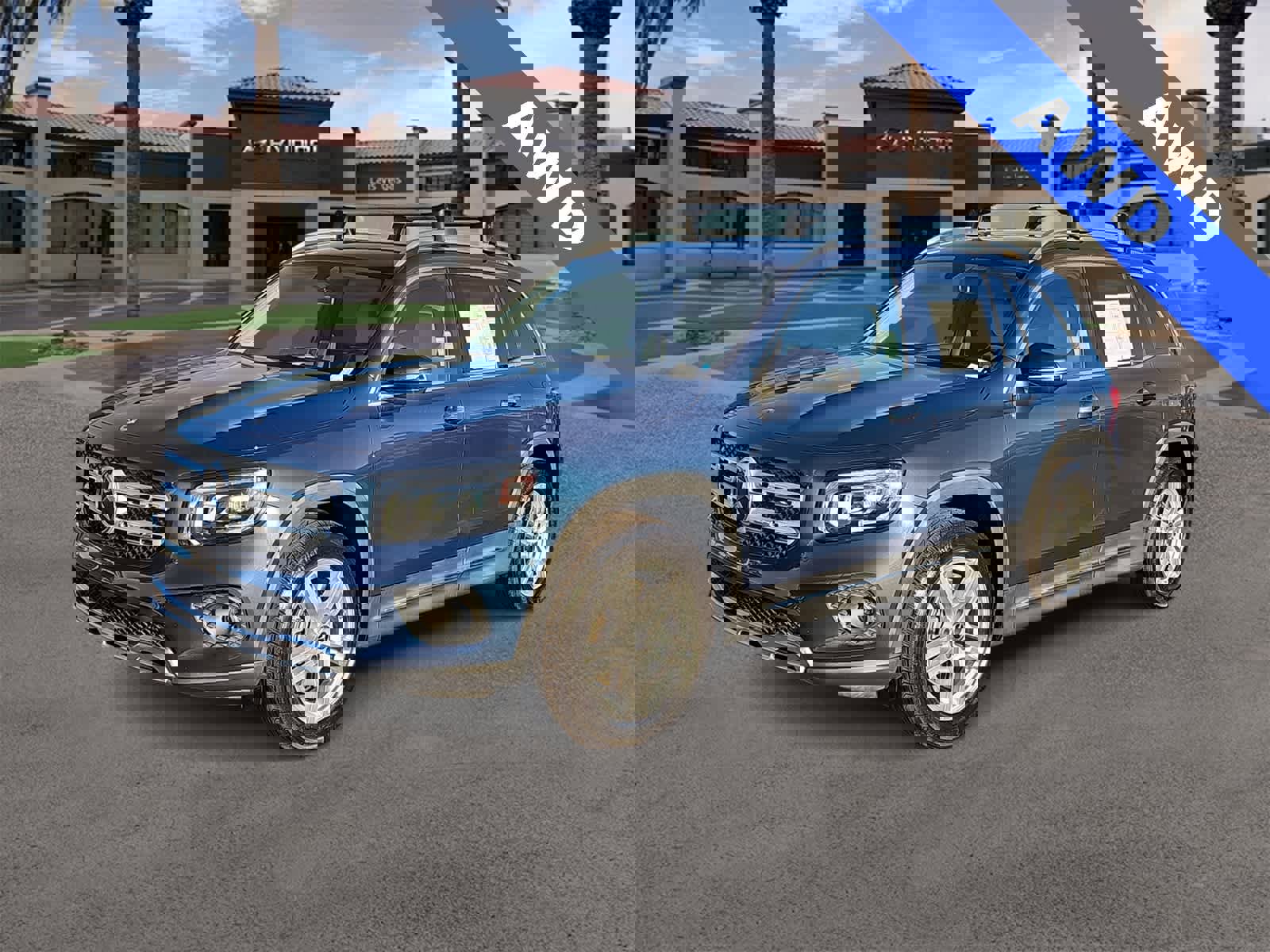 Used 2022 Mercedes-Benz GLB 250 4MATIC w/ Premium Package Lite image 4