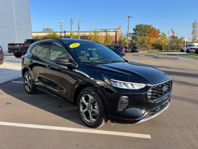 Used 2024 Ford Escape ST-Line w/ Tech Pack #1 AWD/4WD image 3