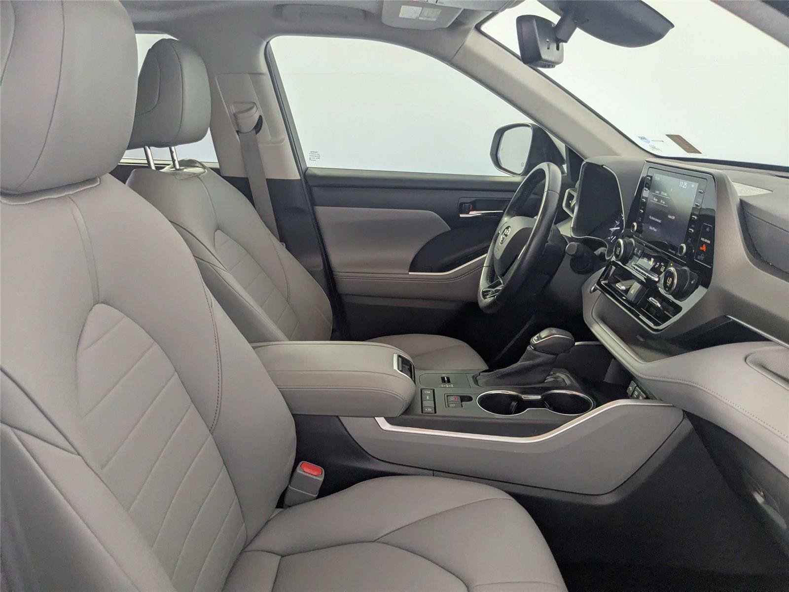 Certified 2020 Toyota Highlander XLE FWD image 34