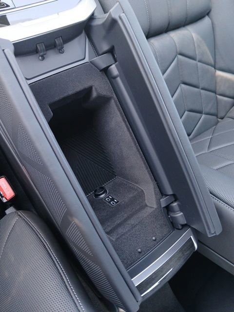 New 2025 BMW 740i w/ Executive Package image 23