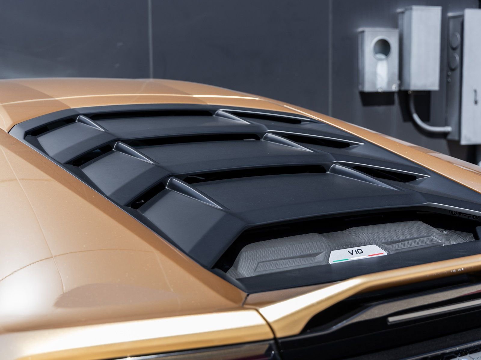 Used 2020 Lamborghini Huracan EVO image 18